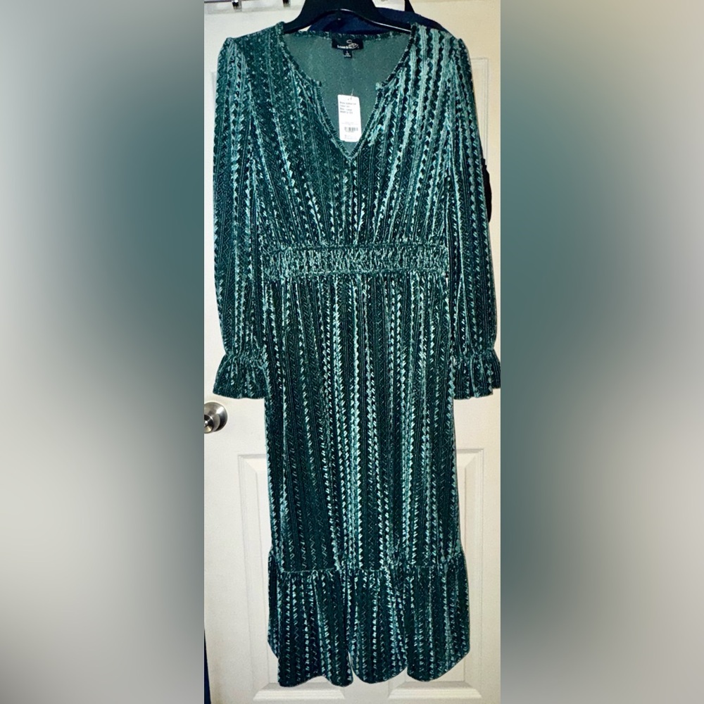 Women’s Maxi Holiday Dress in beautiful Green size L